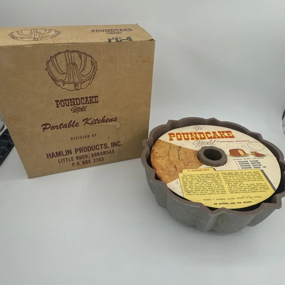 Vintage Hamlin Products Poundcake Mold‎ Portable Kitchens Bundt Pan w/ Box USA